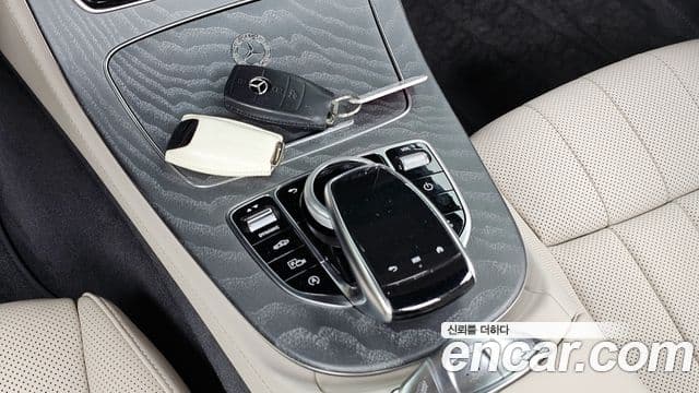 Mercedes-Benz E-Class 2023 — ფოტო 20/20
