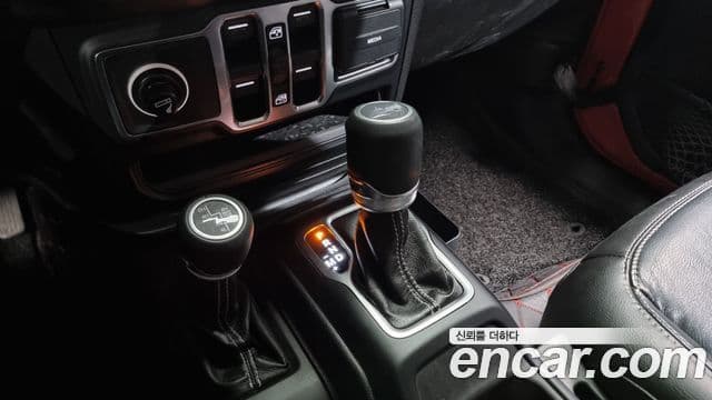 Jeep Wrangler 2019 — Şəkil 9/20