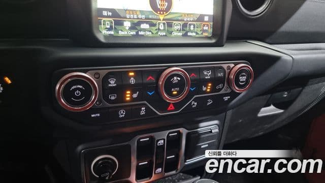 Jeep Wrangler 2019 — Şəkil 16/20