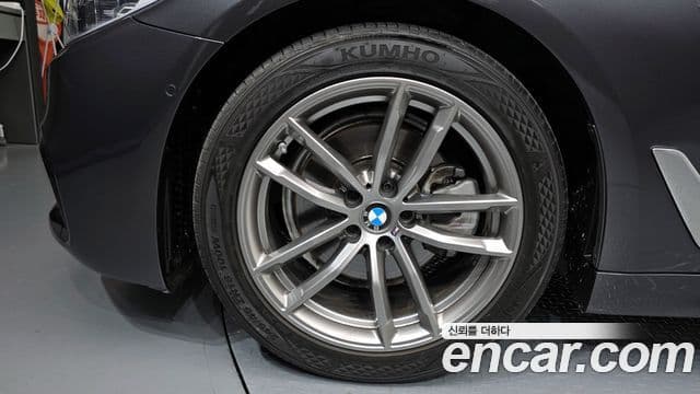 BMW 5 Series 2020 — Photo 8/20