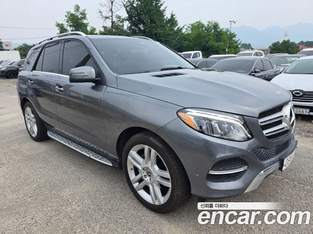 Mercedes-Benz GLE-Class 2018 — Photo 18/20