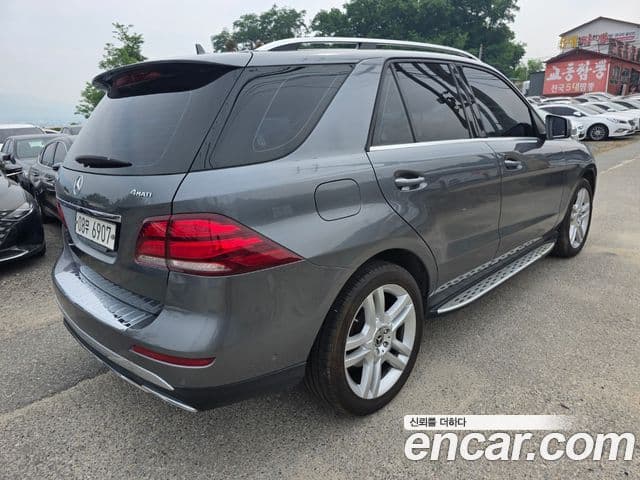 Mercedes-Benz GLE-Class 2018 — Photo 12/20