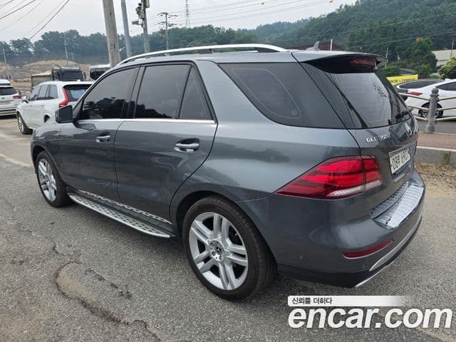 Mercedes-Benz GLE-Class 2018 — Photo 17/20