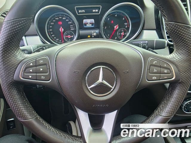 Mercedes-Benz GLE-Class 2018 — Photo 10/20