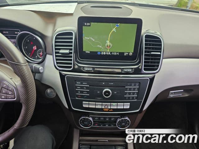 Mercedes-Benz GLE-Class 2018 — Photo 6/20