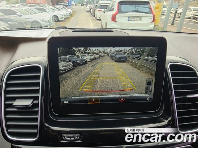 Mercedes-Benz GLE-Class 2018 — Photo 11/20