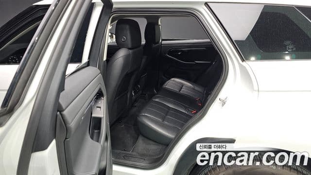 Land Rover Range Rover Evoque 2022 — ფოტო 11/20