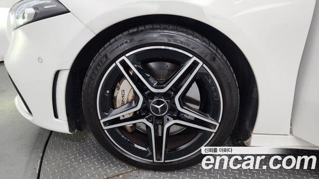 Mercedes-Benz A-Class 2020 — ფოტო 17/20