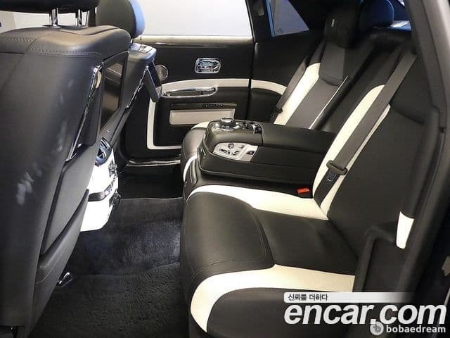 Rolls-Royce Ghost 2018 — Şəkil 15/20