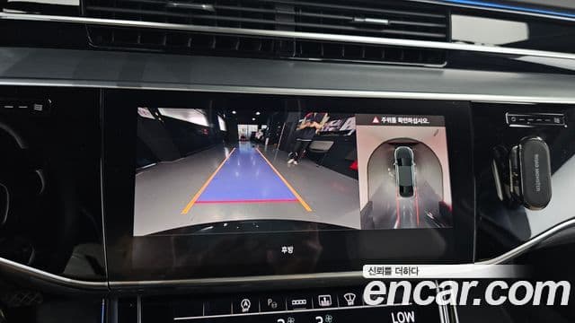 Audi A8 2023 — ფოტო 15/20
