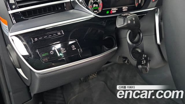 Audi A8 2023 — ფოტო 17/20