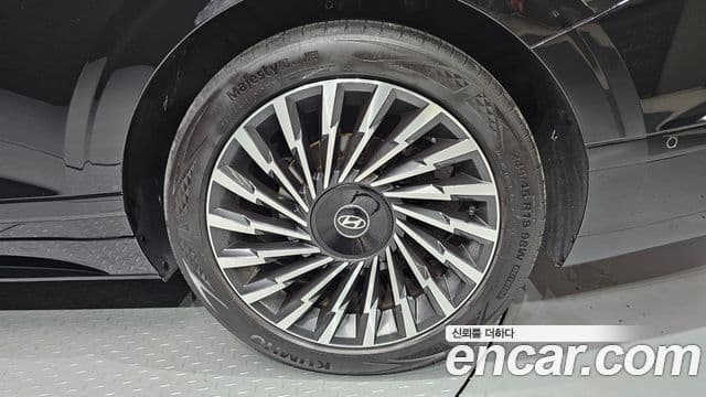 Hyundai Grandeur 2023 — ფოტო 5/20