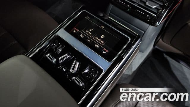 Audi A8 2023 — ფოტო 18/20