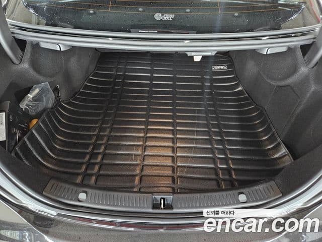 Mercedes-Benz E-Class 2023 — ფოტო 5/20