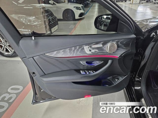 Mercedes-Benz E-Class 2023 — ფოტო 7/20