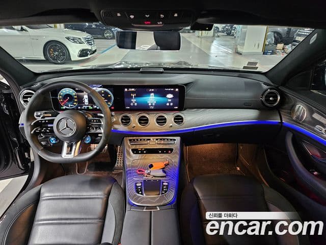 Mercedes-Benz E-Class 2023 — ფოტო 11/20