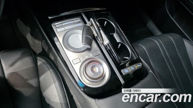 Genesis Electrified G80 2021 — Şəkil 9/20
