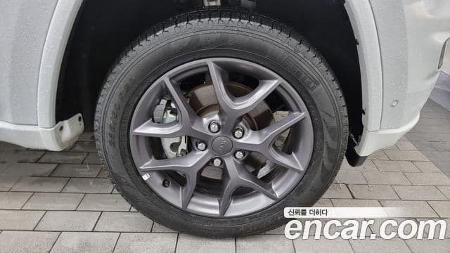 Jeep Grand Cherokee 2021 — ფოტო 5/20