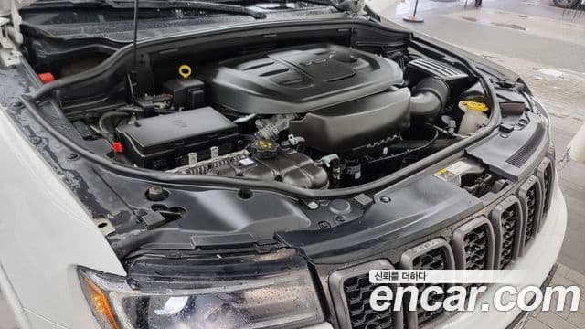 Jeep Grand Cherokee 2021 — ფოტო 6/20