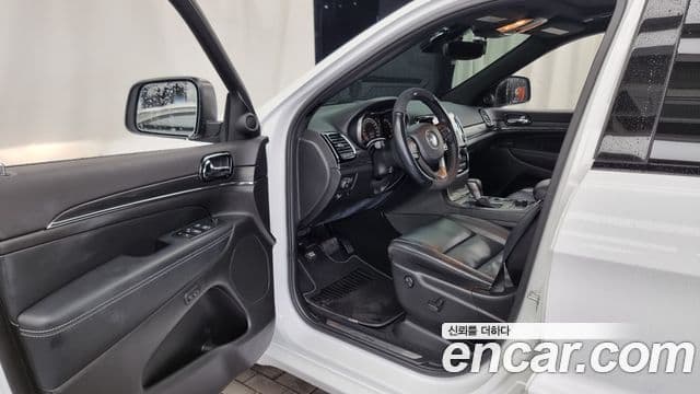 Jeep Grand Cherokee 2021 — ფოტო 10/20