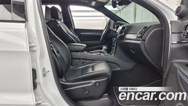 Jeep Grand Cherokee 2021 — ფოტო 11/20
