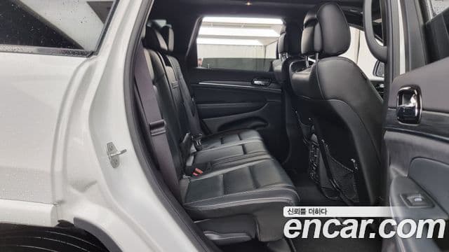 Jeep Grand Cherokee 2021 — ფოტო 12/20