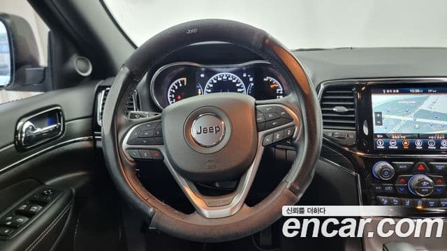 Jeep Grand Cherokee 2021 — ფოტო 13/20