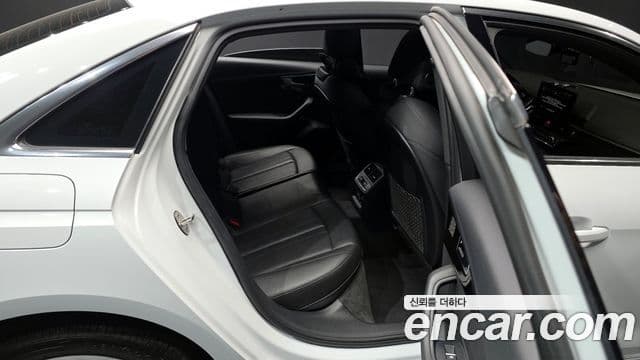 Audi A4 2021 — Şəkil 10/20