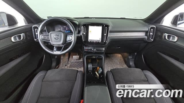 Volvo XC40 Recharge 2022 — ფოტო 16/20