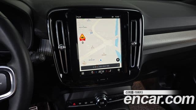 Volvo XC40 Recharge 2022 — ფოტო 17/20