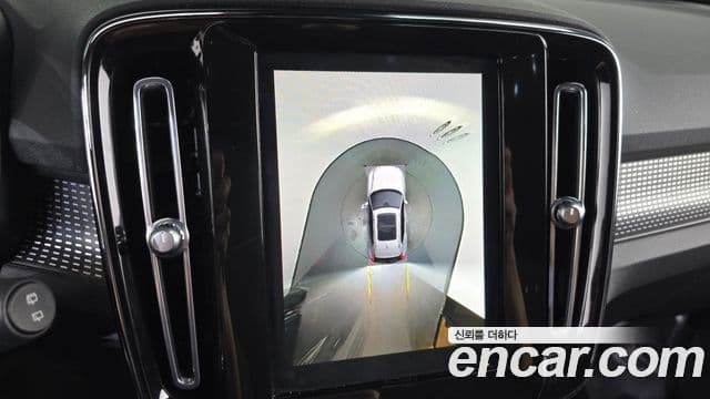 Volvo XC40 Recharge 2022 — ფოტო 13/20