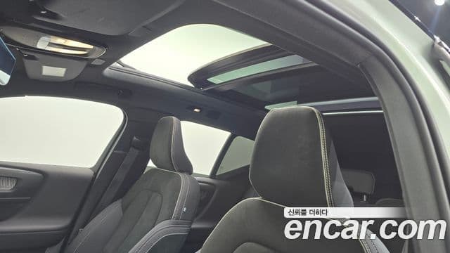 Volvo XC40 Recharge 2022 — ფოტო 2/20