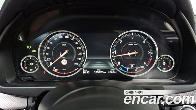 BMW X6 2018 — Şəkil 9/20