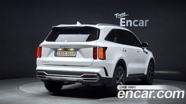 Kia Sorento 2023 — Photo 16/20