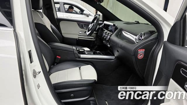 Mercedes-Benz GLA-Class 2020 — ფოტო 11/20
