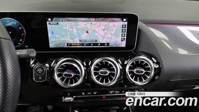 Mercedes-Benz GLA-Class 2020 — ფოტო 14/20