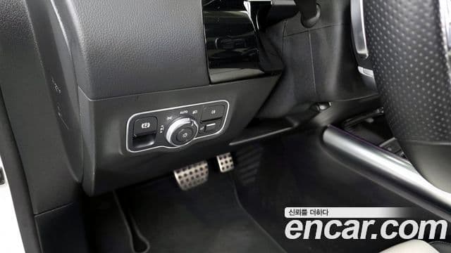 Mercedes-Benz GLA-Class 2020 — ფოტო 18/20