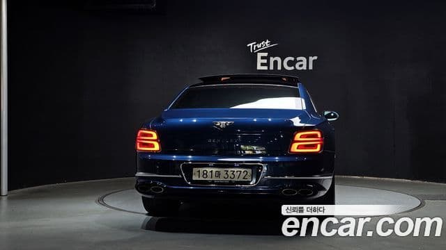 Bentley Flying Spur 2023 — ფოტო 4/20