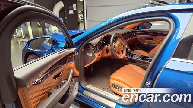 Bentley Flying Spur 2023 — ფოტო 11/20
