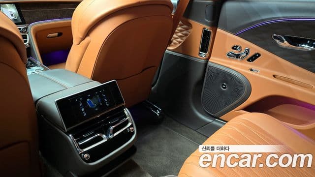 Bentley Flying Spur 2023 — ფოტო 17/20