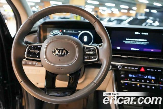 Kia Carnival 2021 — фото 6 из 20