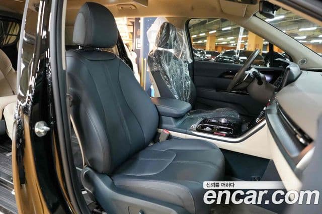 Kia Carnival 2021 — фото 16 из 20