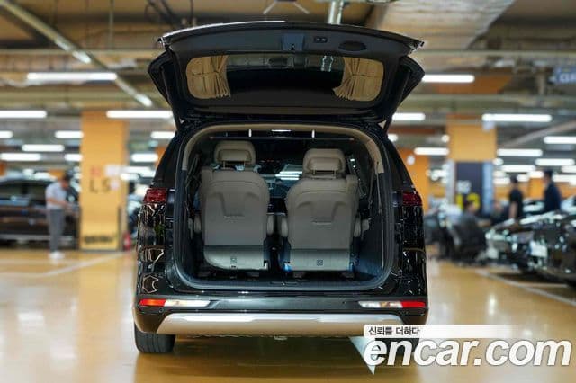 Kia Carnival 2021 — фото 18 из 20