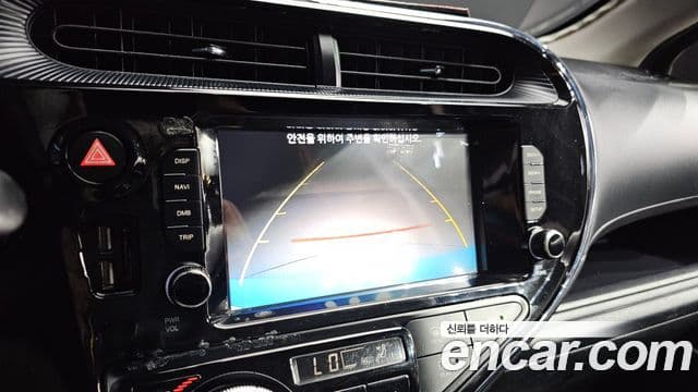 Toyota Prius C 2018 — Şəkil 18/20