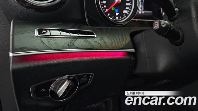Mercedes-Benz E-Class 2019 — Şəkil 17/20