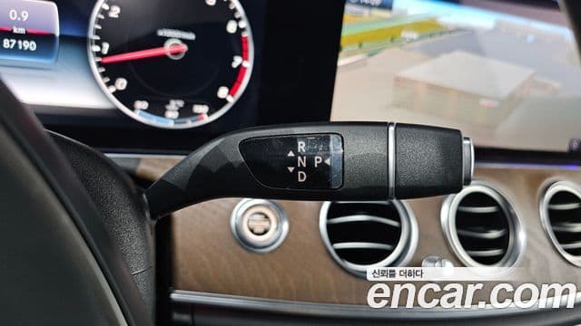 Mercedes-Benz E-Class 2018 — Şəkil 9/20