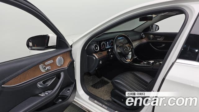 Mercedes-Benz E-Class 2018 — Şəkil 10/20