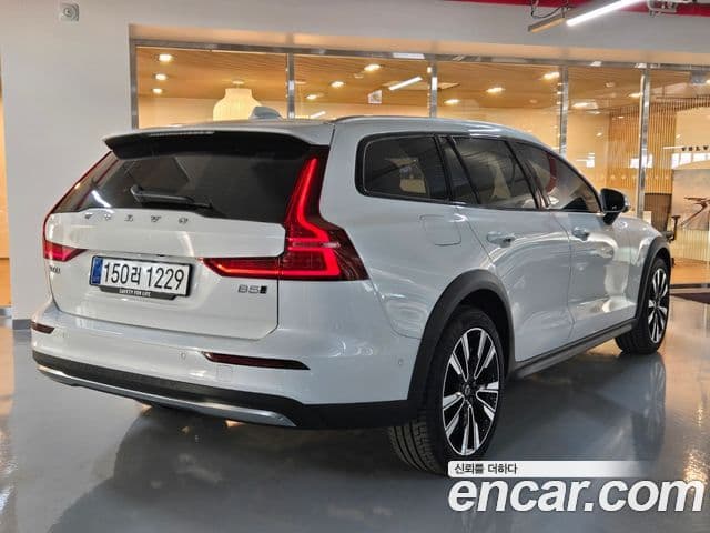 Volvo V60 Cross Country 2025 — ფოტო 5/17