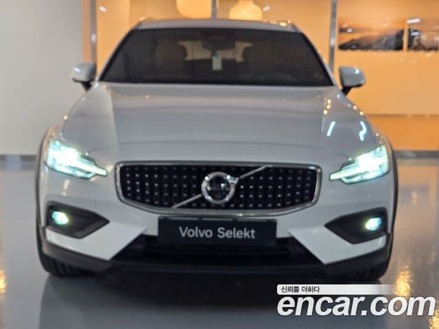 Volvo V60 Cross Country 2025 — ფოტო 13/17