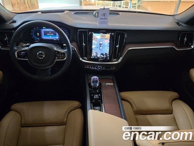 Volvo V60 Cross Country 2025 — ფოტო 7/17